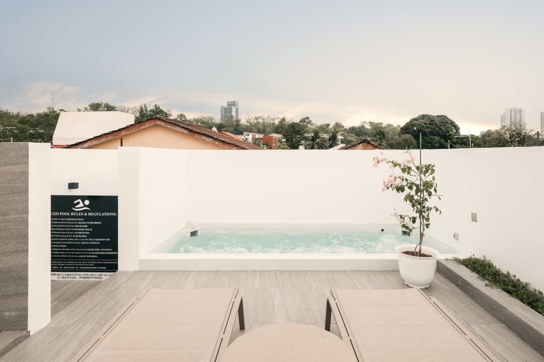 Rooftop Jacuzzi Pool